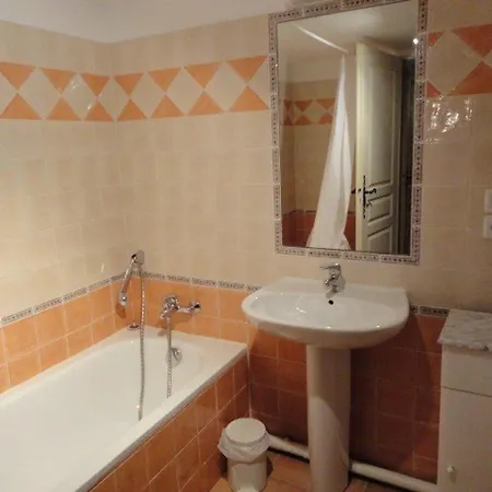 Apartment Au Coeur De Valensole Avec Acces Piscine - Fr-1-822-1 *